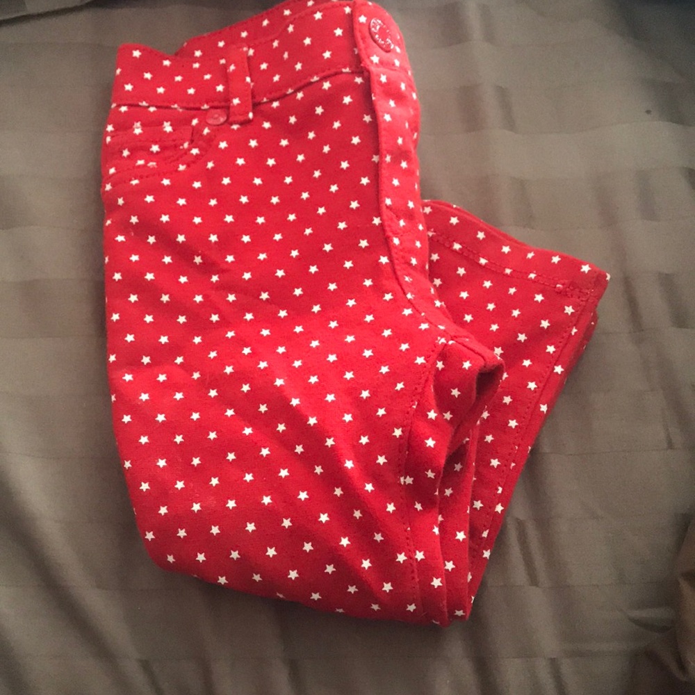 Festive red pants w stars, perfect for summer!